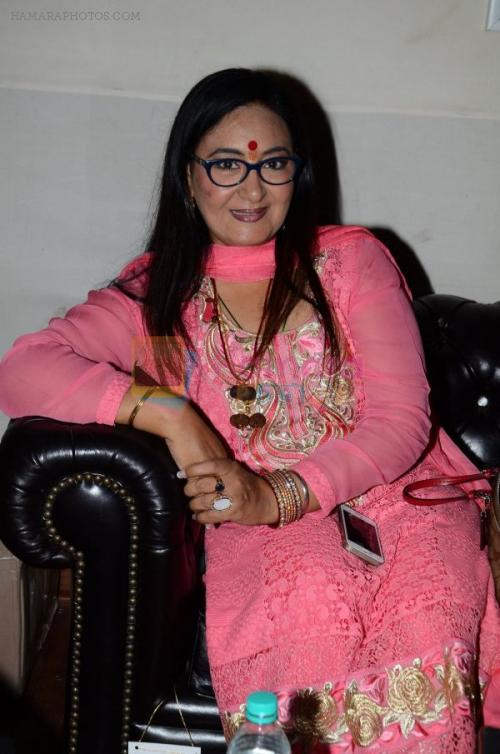 Jaspinder Narula Sitting On Soffa