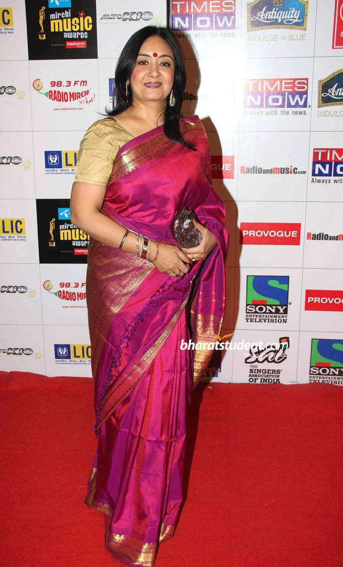 Jaspinder Narula Wearing Magenta Saree