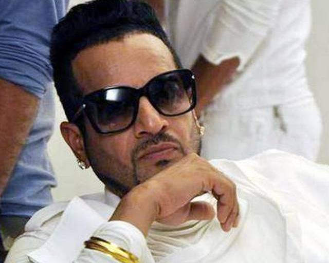 Jazzy B Wearing Goggles