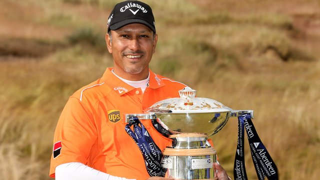 Jeev Milkha Singh With Trophy