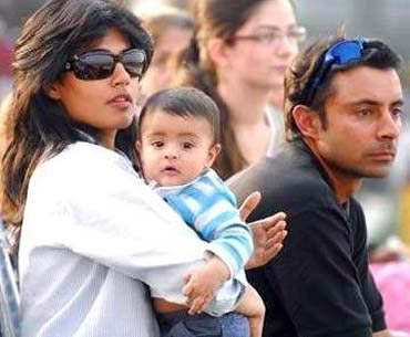 Jyoti Randhawa With His Family