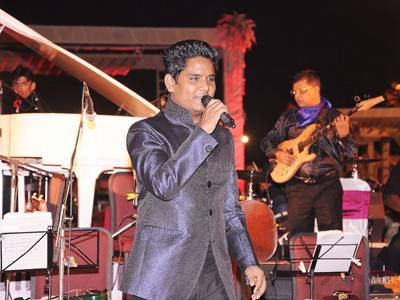 Kamal Khan Singing A Song