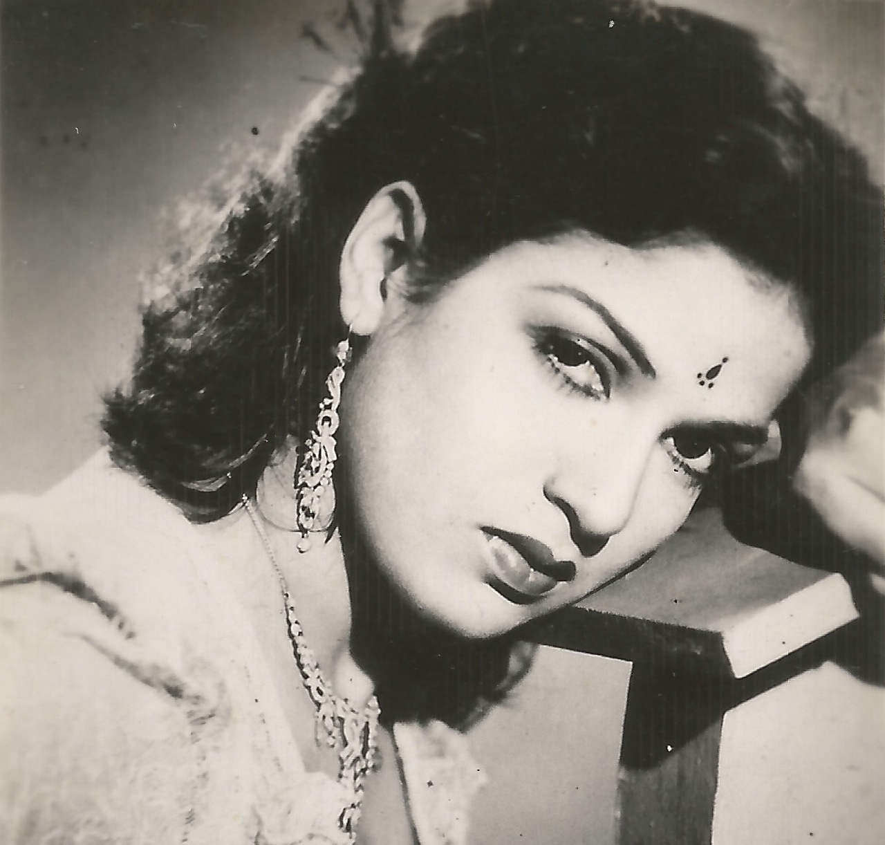 Black And White Pic Of Kamini Kaushal