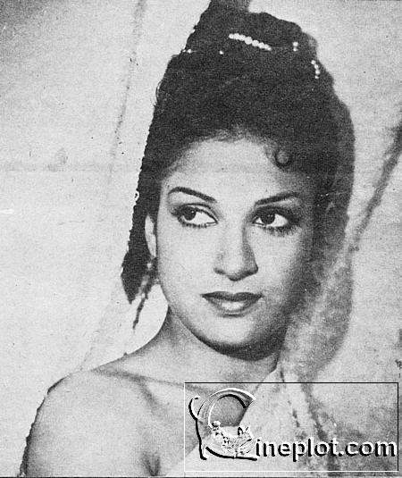 Kamini Kaushal Looking Beautiful In Old Pic