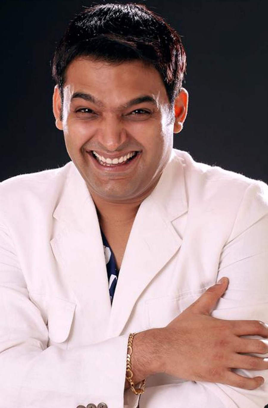 Kapil Sharma Looking Happy In White Coat