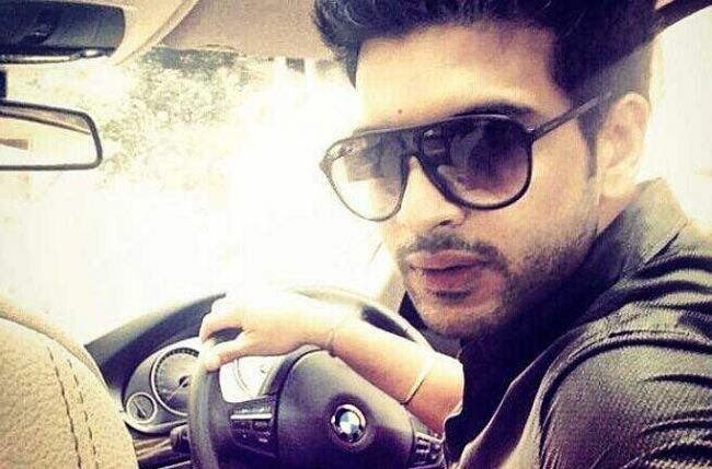 Karan Kundra Taking Selfie During Drive