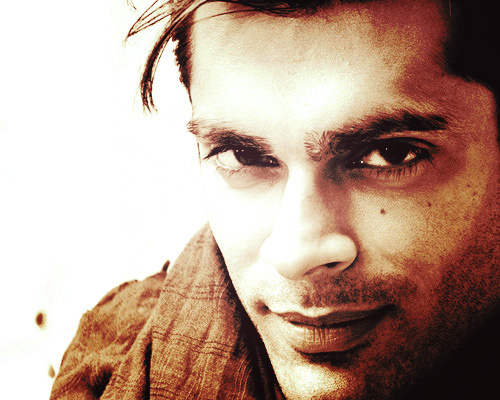 Karan Singh Grover Close Up Face Photo