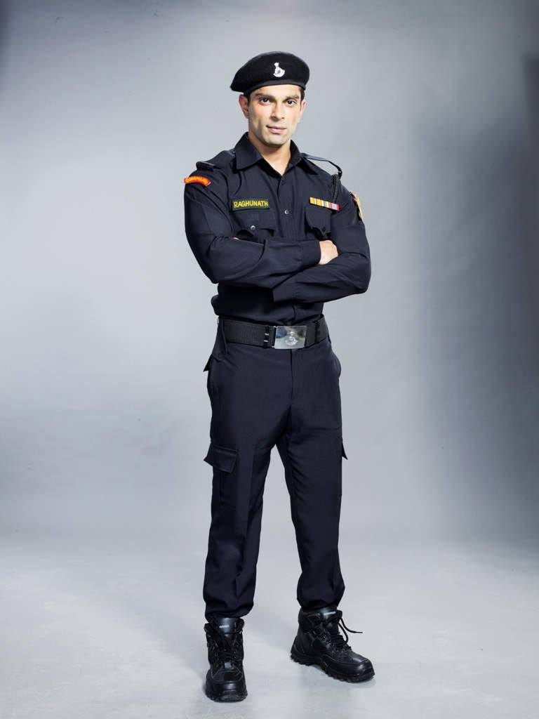 Karan Singh Grover Looking As Cop