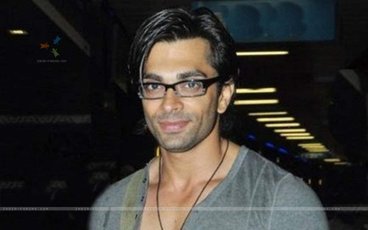 Karan Singh Grover Wearing Spectacles