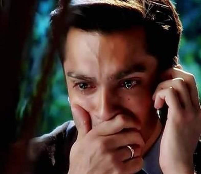 Karan Singh Grover Weeping