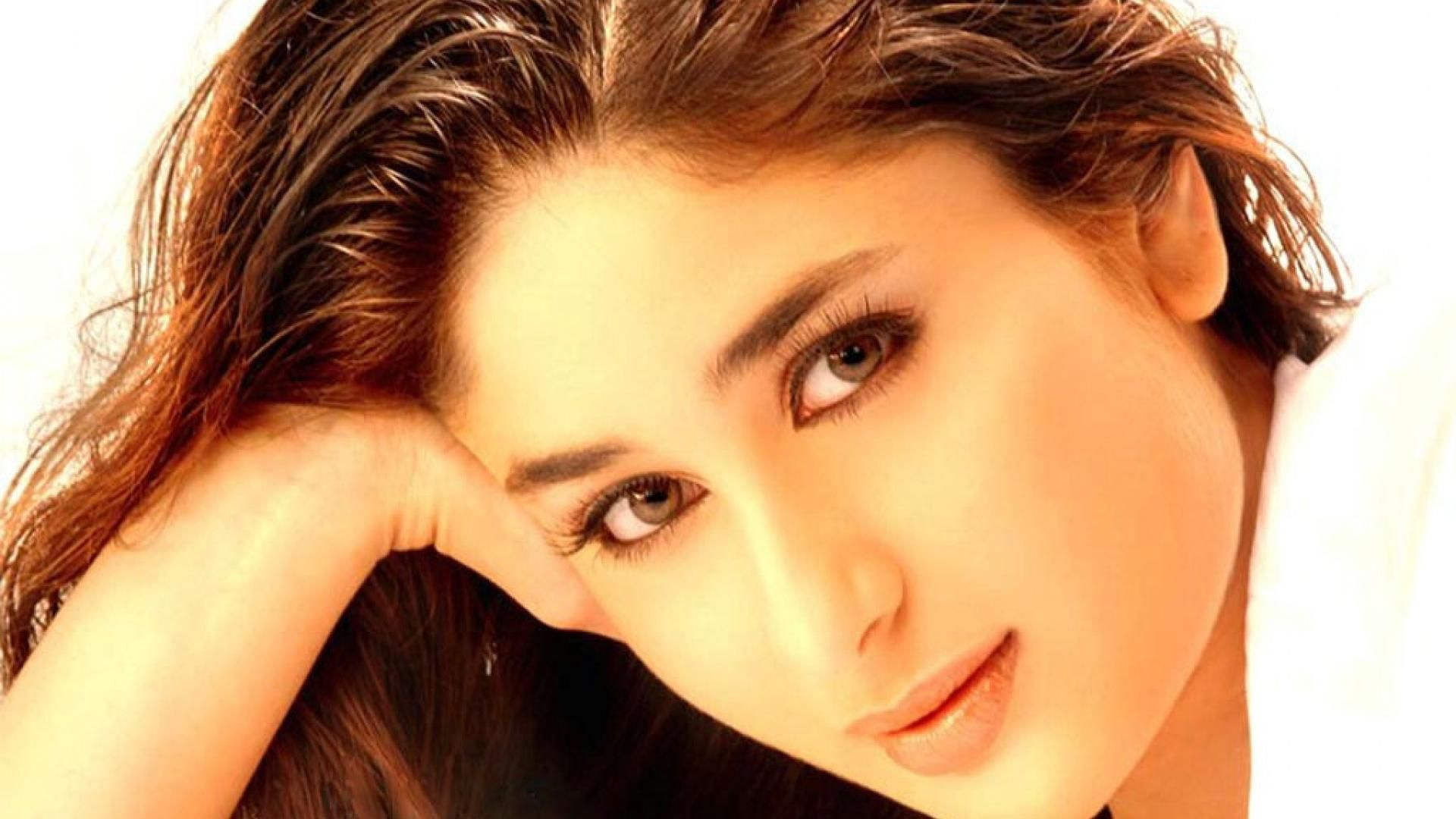Kareena Kapoor Close Up Face Pic