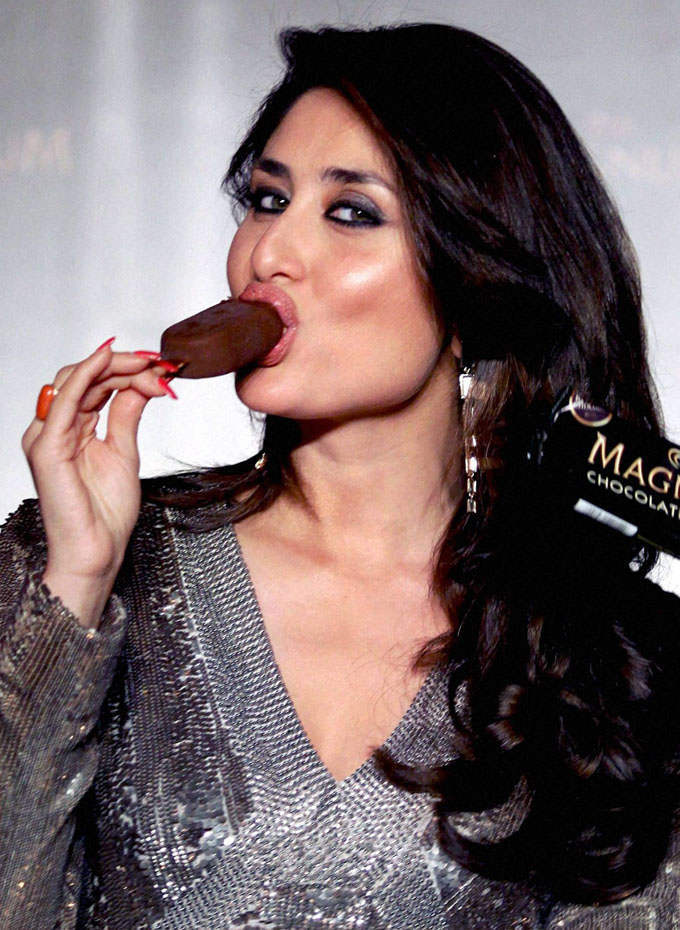 Kareena Kapoor Licking Ice Cream