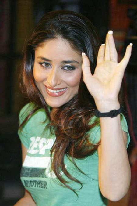 Kareena Kapoor Raising Her Hand