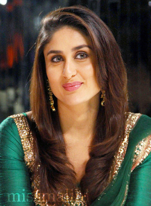 Kareena Kapoor Wearing Green Suit