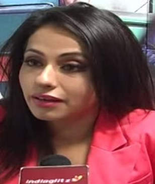 Keeya Khanna During Interview