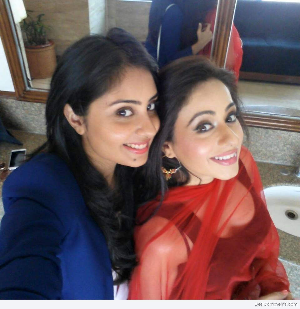 Keeya Khanna Taking Selfie With Friend