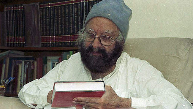 Khushwant Singh Holding A Book