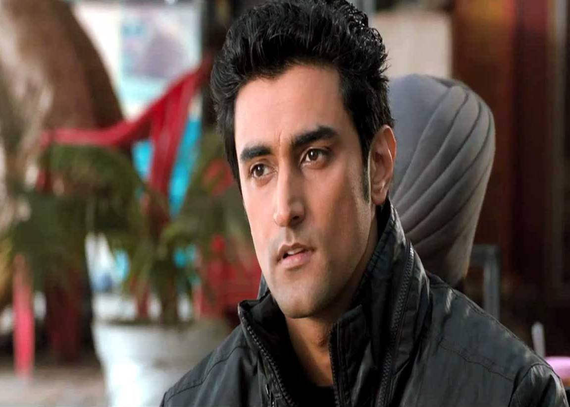 Kunal Kapoor Looking Handsome In Black Jacket