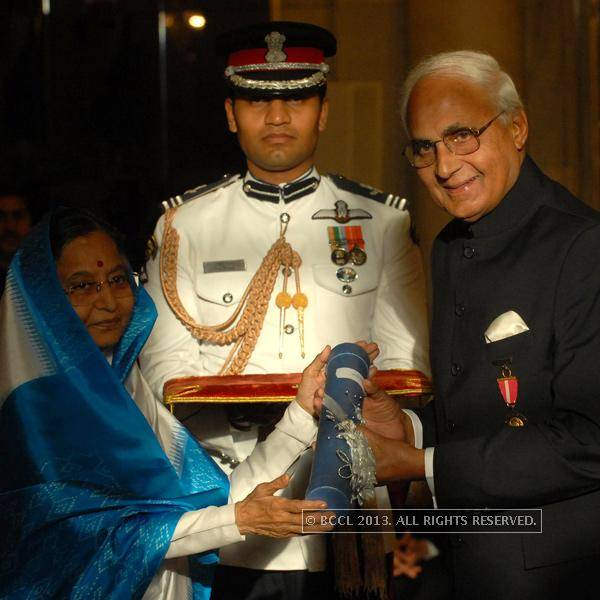 Kushal Pal Singh Receive Padma Bhushan From Pratibha Patil