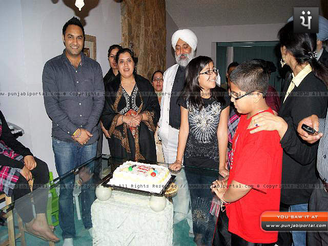 Lakhwinder Wadali Enjoying Birthday Party