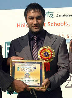 Lakhwinder Wadali With Award