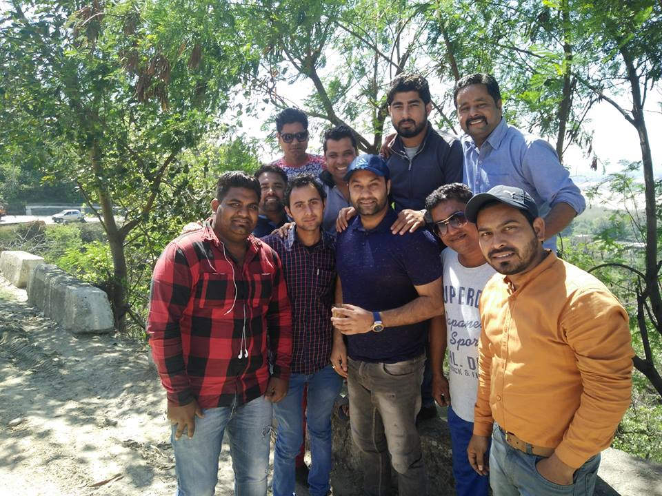 Lakhwinder Wadali With Friends