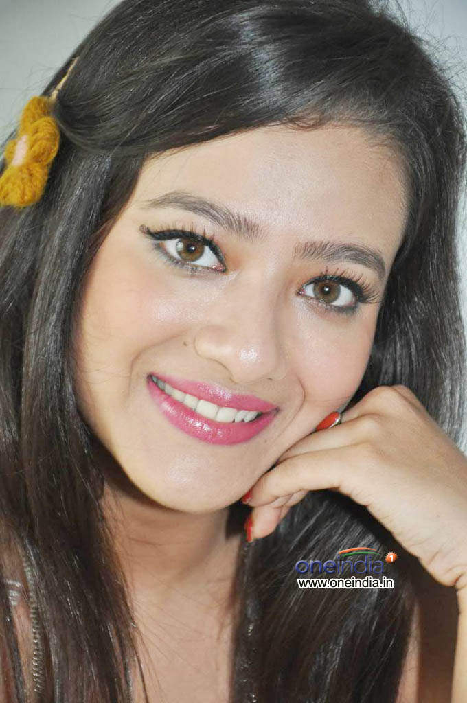 Madalsa Sharma Close Up Face Pic