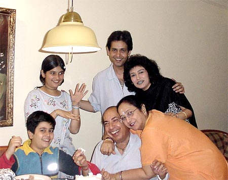 Mahendra Kapoor With Family
