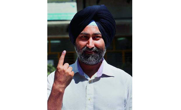 Malvinder Mohan Singh Raising His Finger