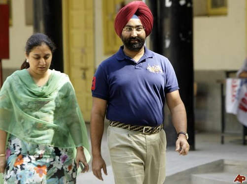 Malvinder Mohan Singh With His Wife