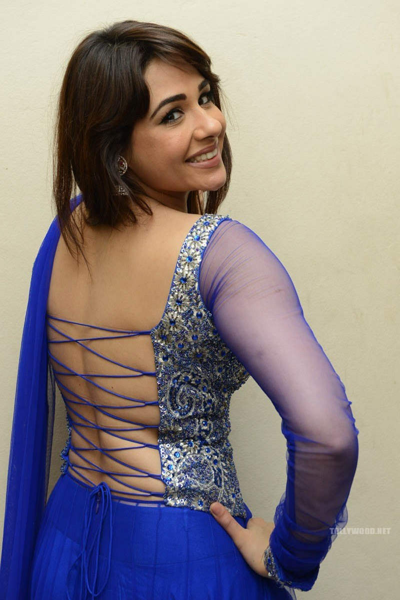 Mandy Takhar Looking Outstanding
