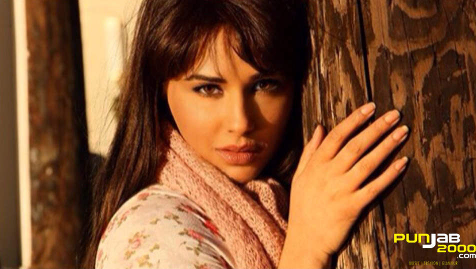 Outstanding Actress  Mandy Takhar