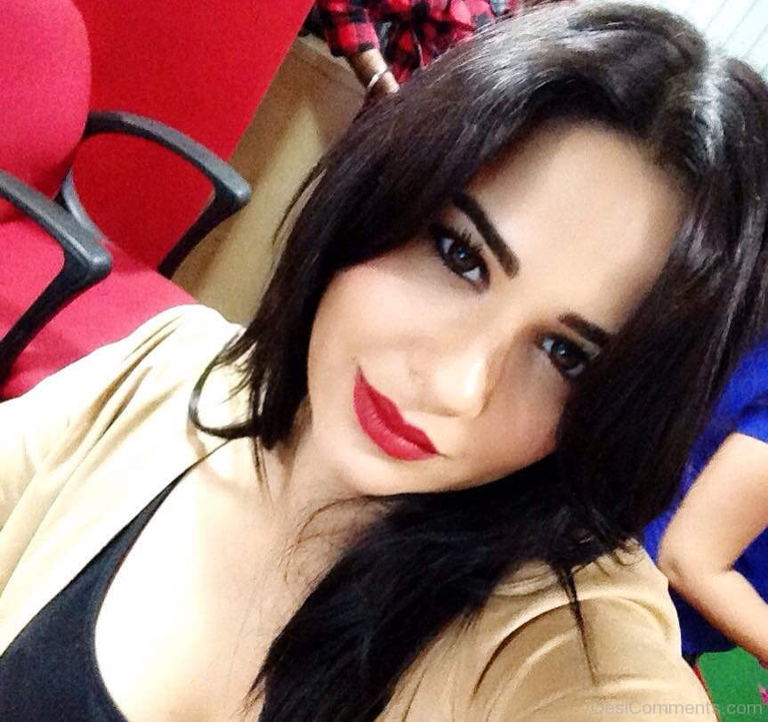 Selfie Of Mandy Takhar
