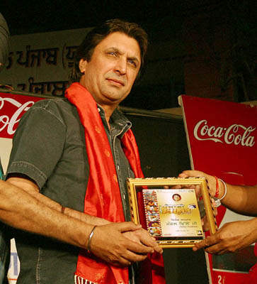 Mangal Dhillon  With His Award