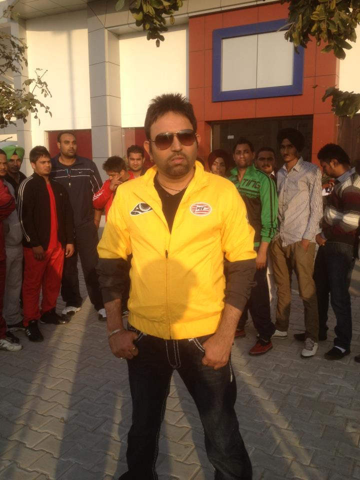 Mangi Mahal In Yellow Jacket
