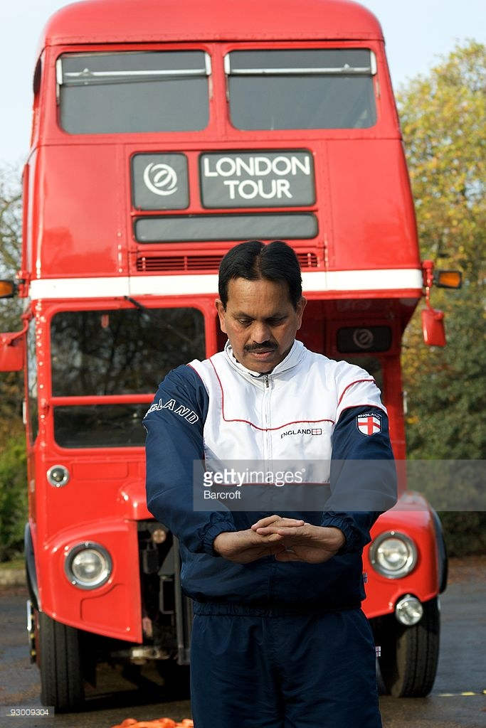 Manjit Singh Break The World Record By Pulling Double Dacker Bus