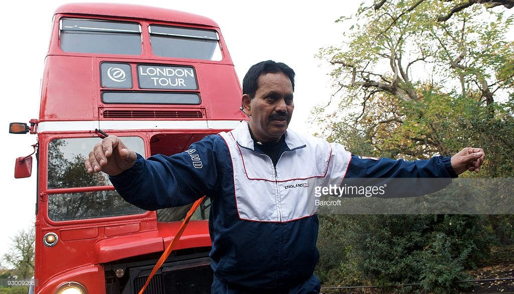 Manjit Singh Pull A Bus With His Hair