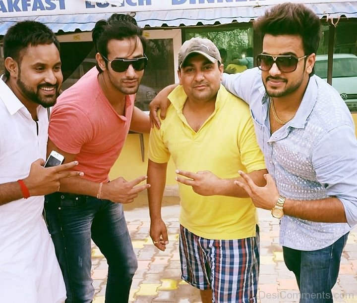 Mankirt Aulakh With His Friends