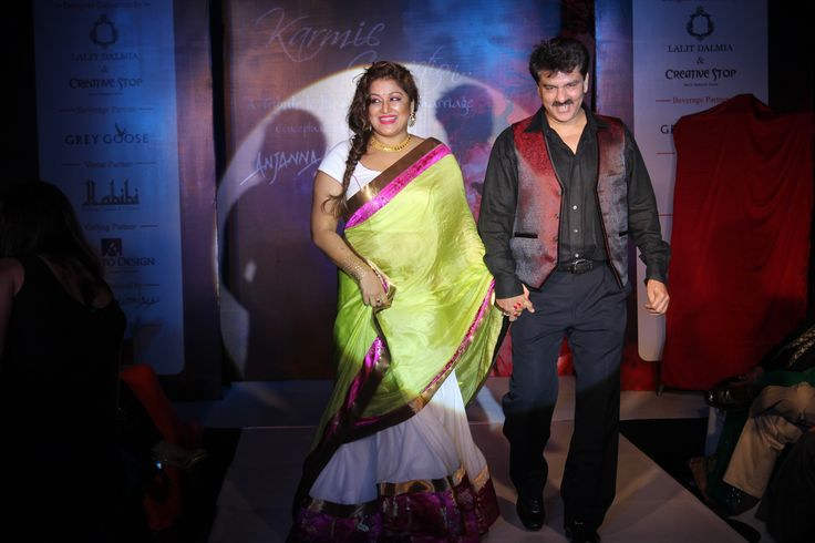 Manoj Prabhakar And His Wife On Stage