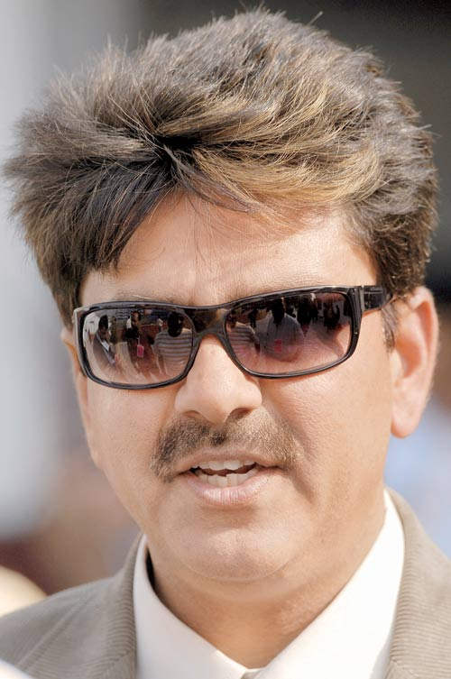 Manoj Prabhakar Wearing Goggle