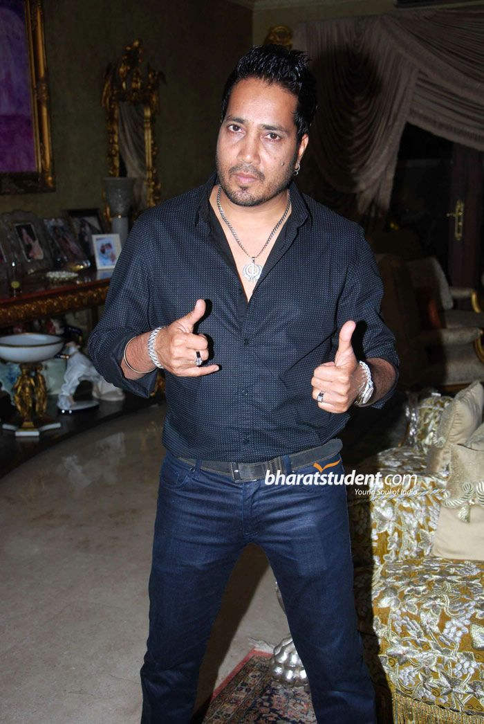 Mika Singh Giving A Different Pose