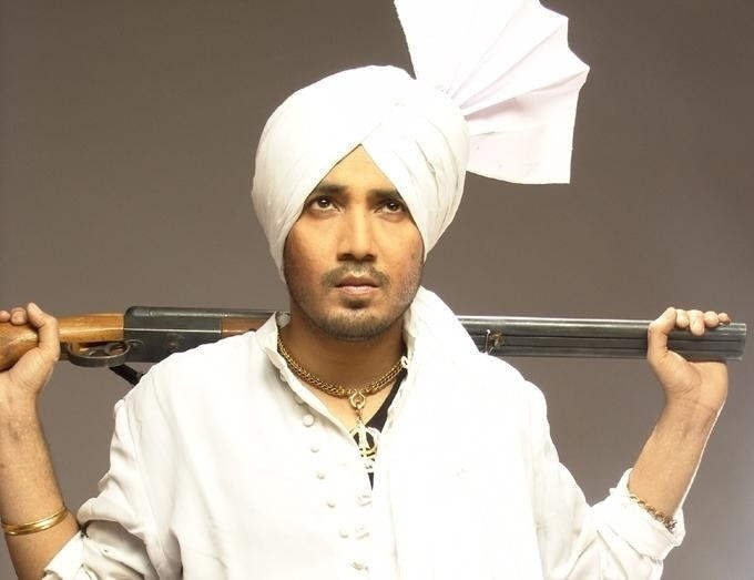 Mika Singh In White Turban