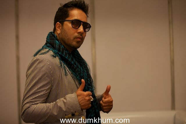 Mika Singh Showing Thumbs