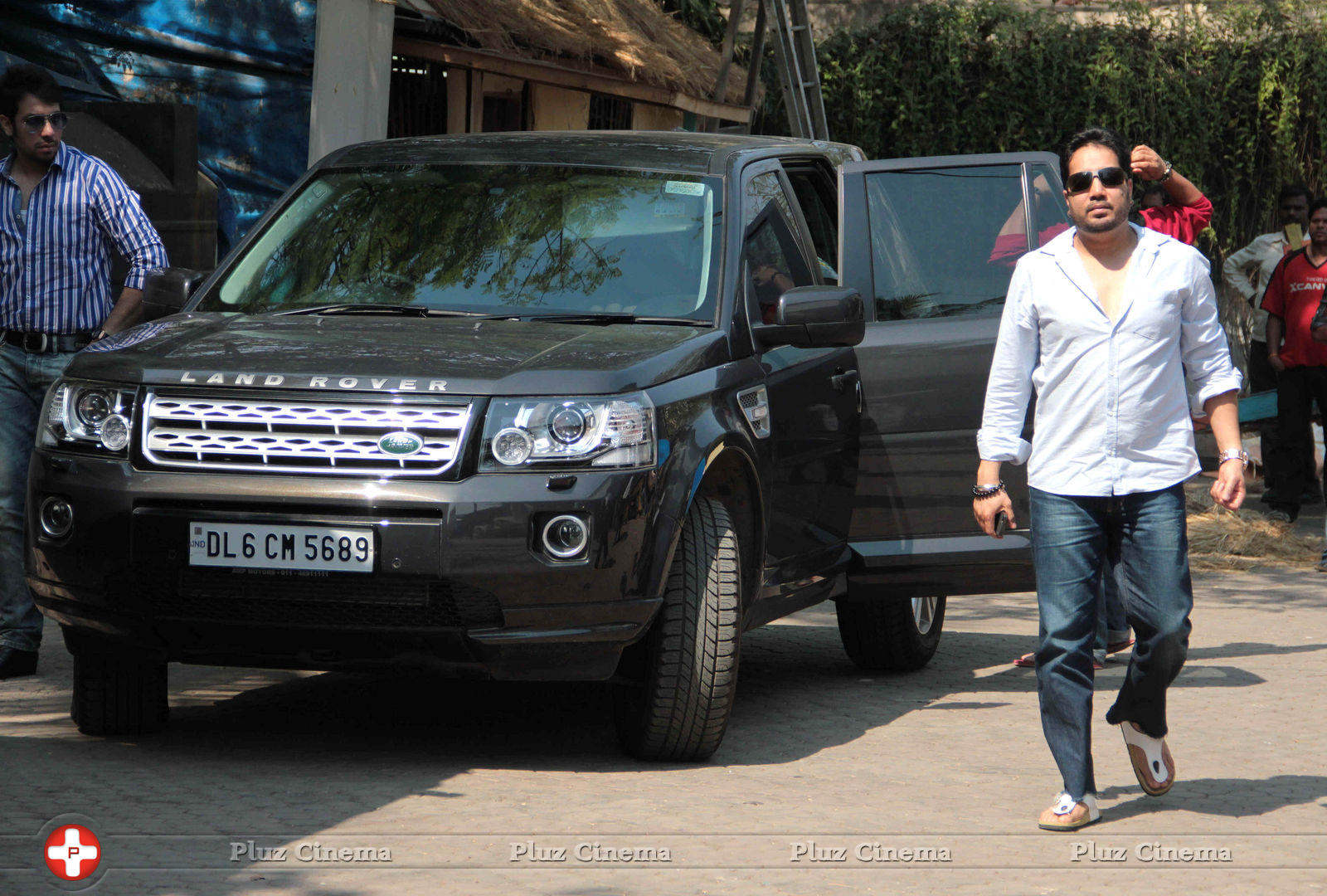 Mika Singh With His Car