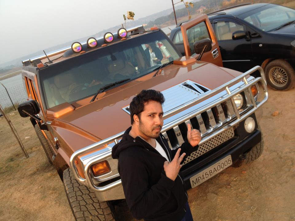 Mika Singh With Hummer