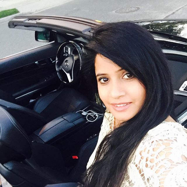 Miss Pooja Selfie