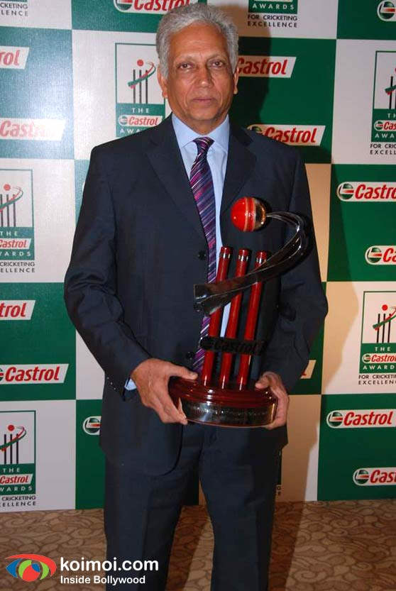 Mohinder Amarnath With Award