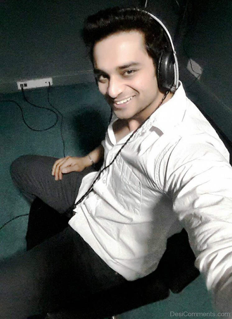 Nav Bajwa Taking Selfie