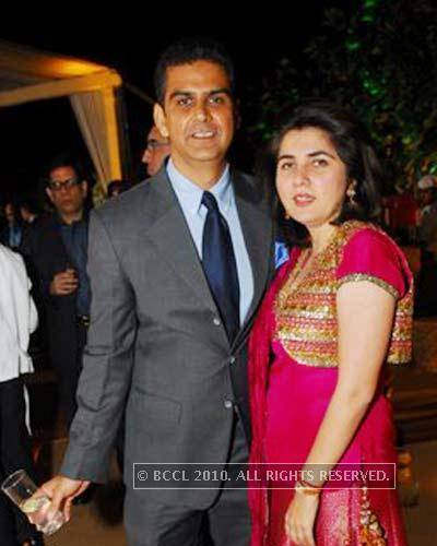 Nikhil Chopra With Wife