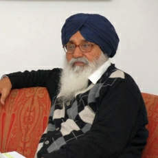 Chief Minster Parkash Singh Badal Sitting On Soffa